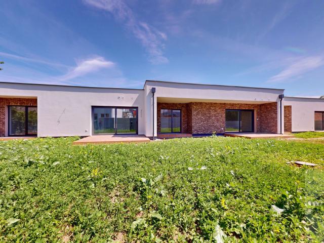 4 izbové rodinné domy s výbornou dispozíciou, štandardom, oplotením a záhradou na kľúč