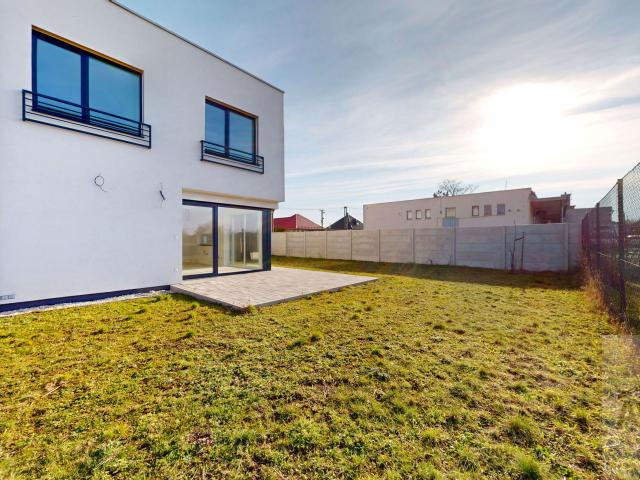 SKOLAUDOVANÝ -  5 izbový rodinný dom s dvomi kúpeľňami, krbom, rekuperáciou, nízke náklady