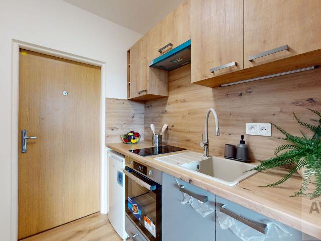 NOVÁ PONUKA | Kompletne zrekonštruovaná garsónka s loggiou – Vilová ulica, Petržalka