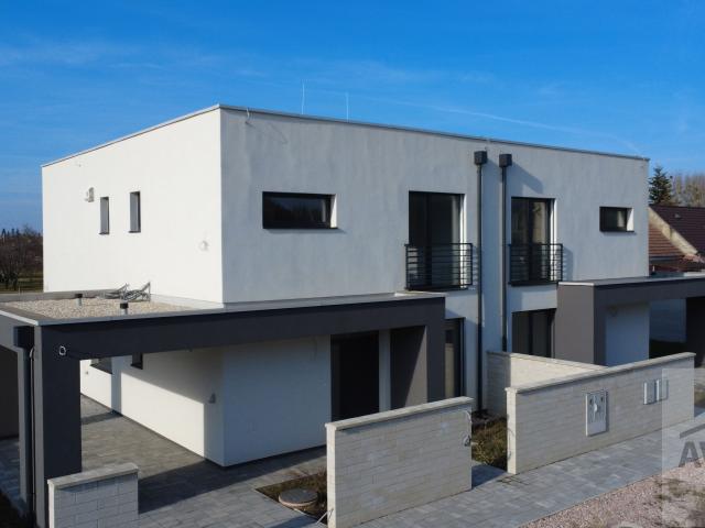 SKOLAUDOVANÝ -  5 izbový rodinný dom s dvomi kúpeľňami, krbom, rekuperáciou, nízke náklady