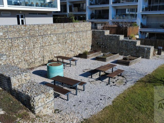 Prémiový byt na Kolibe: 247 m² celkovej plochy s terasou a jacuzzi v uzavretom rezidenčnom areáli