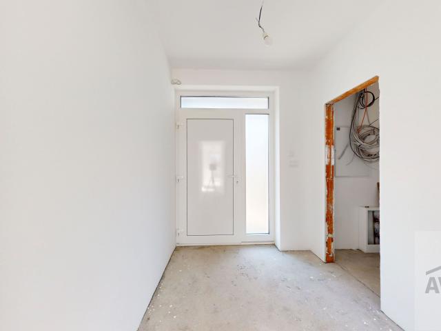 SKOLAUDOVANÝ -  5 izbový rodinný dom s dvomi kúpeľňami, krbom, rekuperáciou, nízke náklady