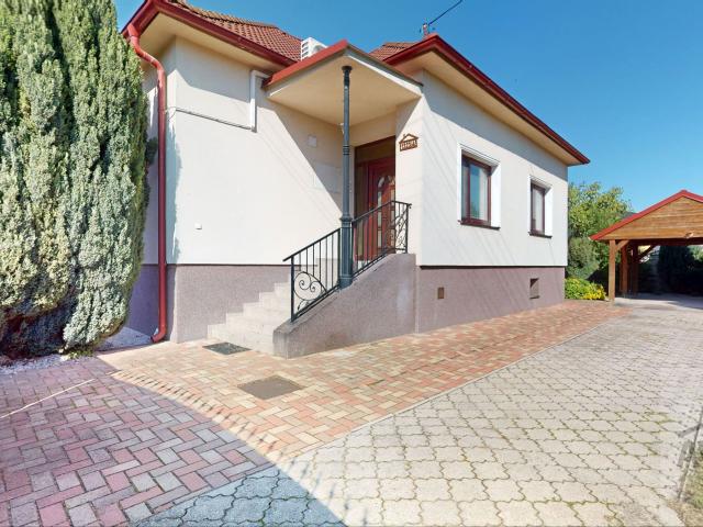 NOVINKA - Zrekonštruovaný 4,5 izbový rodinný dom v blízkosti centra Žitnoostrovská ul.