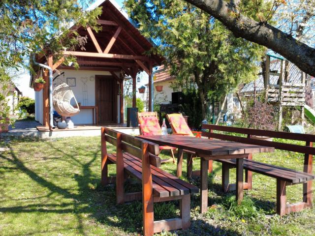 Rekreačná chata 38,5 m² s terasou 14 m² a záhradou – Rusovce, kompletná rekonštrukcia 2013