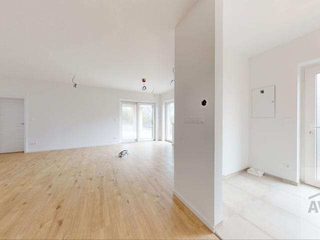 REZERVOVANÉ - 4 izbový rodinný dom v tichej lokalite, vyhrievaná terasa, povala, parkovanie, dokončenie na kľúč