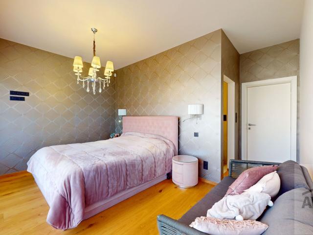 Prémiový byt na Kolibe: 247 m² celkovej plochy s terasou a jacuzzi v uzavretom rezidenčnom areáli