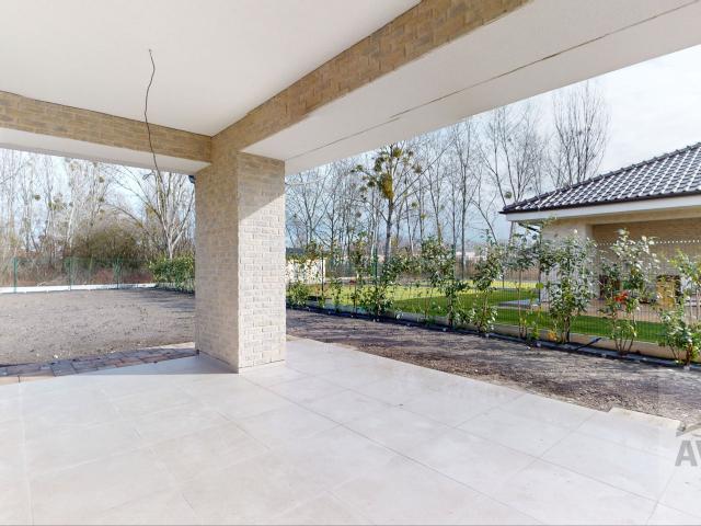 REZERVOVANÉ - 4 izbový rodinný dom v tichej lokalite, vyhrievaná terasa, povala, parkovanie, dokončenie na kľúč