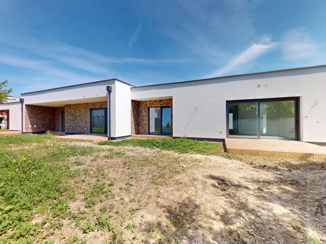 4 izbové rodinné domy s výbornou dispozíciou, štandardom, oplotením a záhradou na kľúč