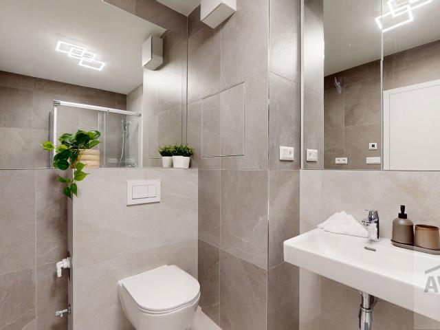 Dizajnový dvojizbový byt pri OC Nivy - pivničná kobka v cene