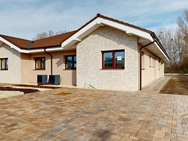 POSLEDNÝ - 4 izbový rodinný dom v tichej lokalite, vyhrievaná terasa, povala, parkovanie, dokončenie na kľúč