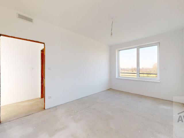 SKOLAUDOVANÝ -  5 izbový rodinný dom s dvomi kúpeľňami, krbom, rekuperáciou, nízke náklady