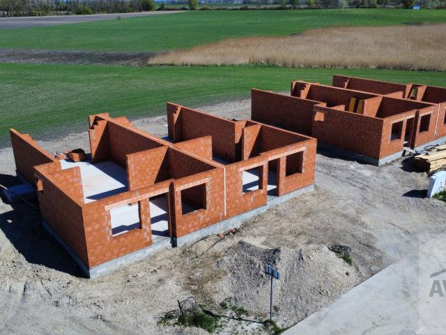 Byty s vlastným pozemkom a terasou v novom projekte – Veľký Meder