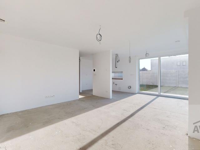 SKOLAUDOVANÝ -  5 izbový rodinný dom s dvomi kúpeľňami, krbom, rekuperáciou, nízke náklady