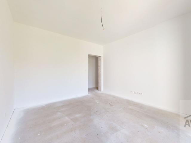 4 izbové rodinné domy s výbornou dispozíciou, štandardom, oplotením a záhradou na kľúč