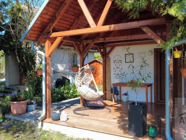 Rekreačná chata 38,5 m² s terasou 14 m² a záhradou – Rusovce, kompletná rekonštrukcia 2013