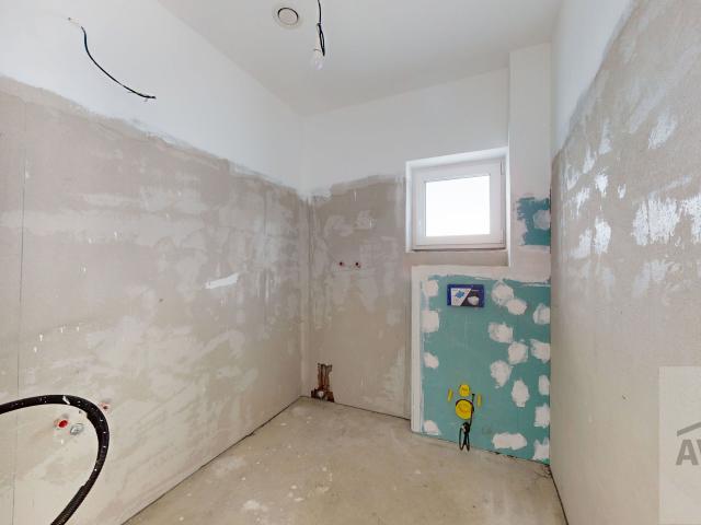 SKOLAUDOVANÝ -  5 izbový rodinný dom s dvomi kúpeľňami, krbom, rekuperáciou, nízke náklady