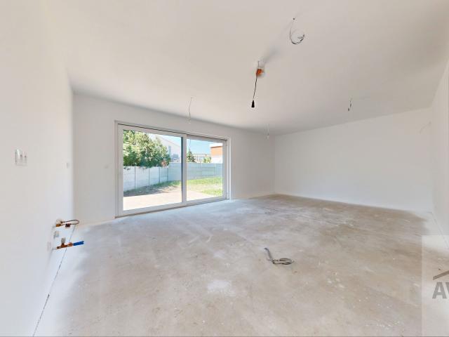 4 izbové rodinné domy s výbornou dispozíciou, štandardom, oplotením a záhradou na kľúč