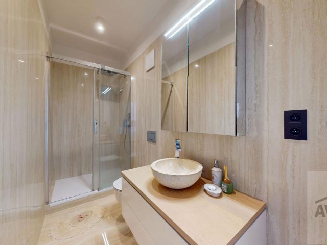 Prémiový byt na Kolibe: 247 m² celkovej plochy s terasou a jacuzzi v uzavretom rezidenčnom areáli