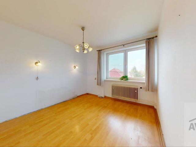 Priestranný 5,5-izbový rodinný dom s garážou, záhradou a vínnou pivnicou na Zdravotníckej ulici v Rusovciach