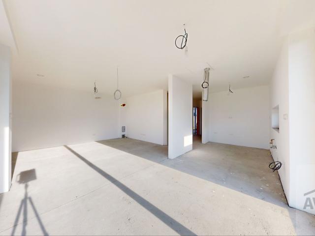 SKOLAUDOVANÝ -  5 izbový rodinný dom s dvomi kúpeľňami, krbom, rekuperáciou, nízke náklady