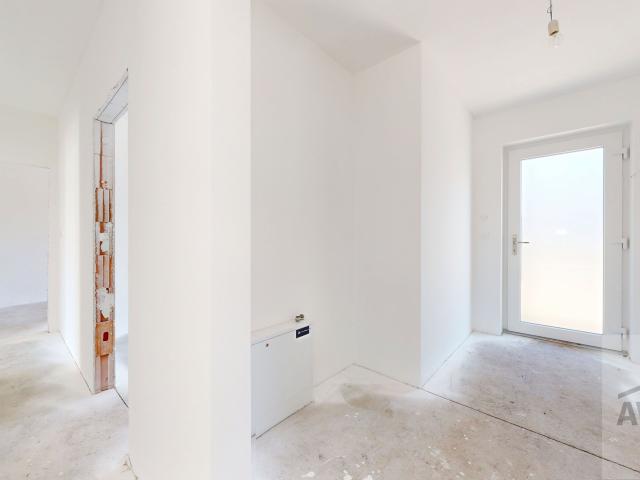 4 izbové rodinné domy s výbornou dispozíciou, štandardom, oplotením a záhradou na kľúč