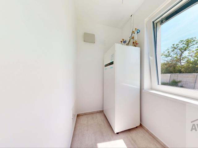 4 izbové rodinné domy s výbornou dispozíciou, štandardom, oplotením a záhradou na kľúč