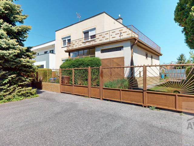 Atraktívny 5-izbový rodinný dom s garážou, terasami a pozemkom 806 m² - Kodályová ulica, Dunajská Streda