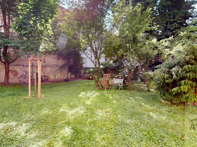 Výnimočný 3-izbový byt na Dobrovského ulici | krásny vnútroblok, veľká pivnica a balkón - Staré Mesto