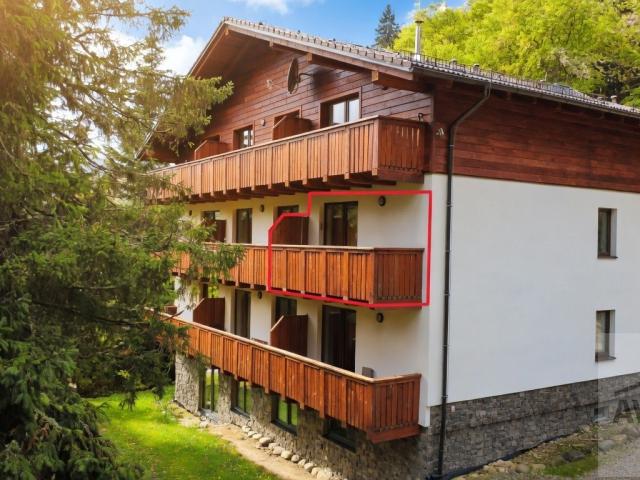 PREDAJ - Trojizbový apartmán v stredisku Trangoška s parkovacím miestom, balkónom a skrinkou v lyžiarni