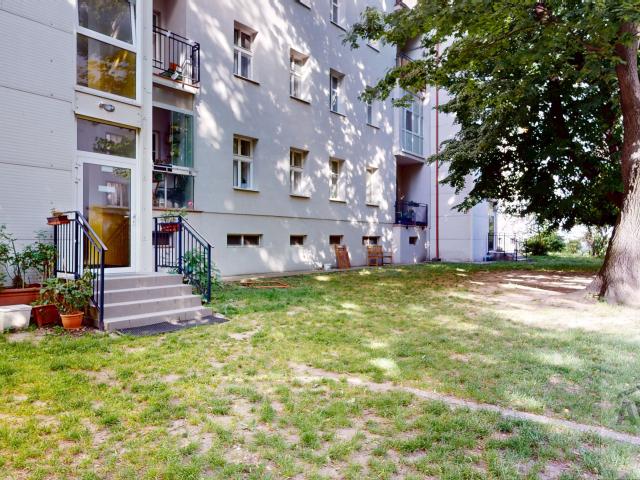 Výnimočný 3-izbový byt na Dobrovského ulici | krásny vnútroblok, veľká pivnica a balkón - Staré Mesto