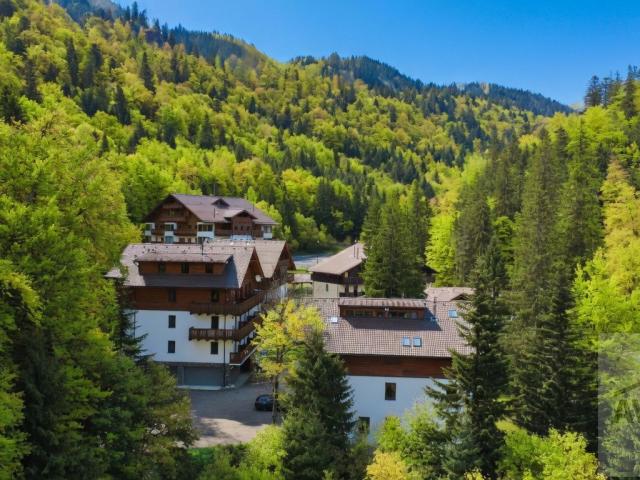 PREDAJ - Trojizbový apartmán v stredisku Trangoška s parkovacím miestom, balkónom a skrinkou v lyžiarni