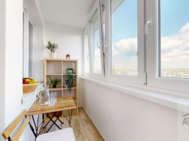 REZERVOVANÉ | Zrekonštruovaný a vkusný byt v príjemnom prostredí - loggia, pivnica, kočikáreň 