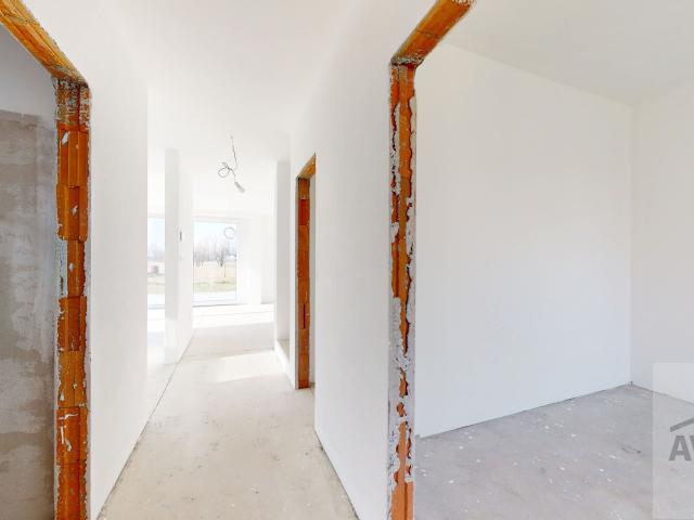 IHNEĎ K DISPOZÍCII - 5 izbový skolaudovaný rodinný dom