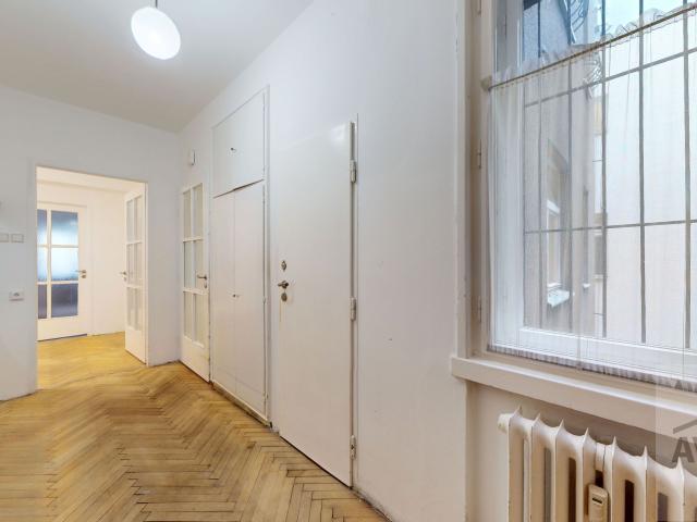 PREDAJ | Priestranný 4-izbový byt s 50 m² terasou pri Hviezdoslavovom námestí