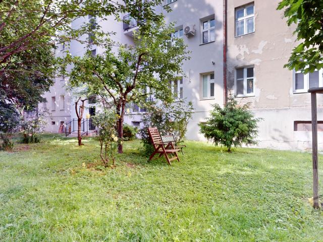 Výnimočný 3-izbový byt na Dobrovského ulici | krásny vnútroblok, veľká pivnica a balkón - Staré Mesto