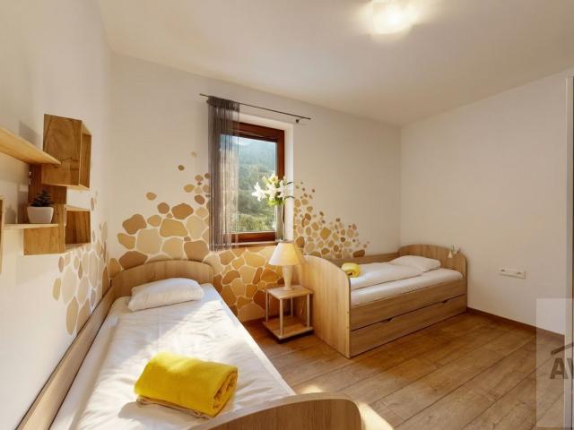 PREDAJ - Trojizbový apartmán v stredisku Trangoška s parkovacím miestom, balkónom a skrinkou v lyžiarni