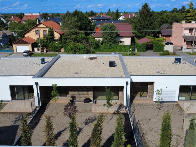 Dizajnovo dokončené rodinné domy v Miloslavove, záhrada, dokončenie, oplotenie v cene. 