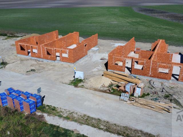NOVOSTAVBA - Príjemné 3 izbové byty s vlastným pozemkom a parkovaním