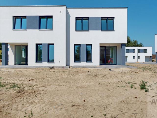 SKOLAUDOVANÉ - Slnečný 4 izbový rodinný dom vo vyhľadávanej lokalite, všetky IS, Zálesie