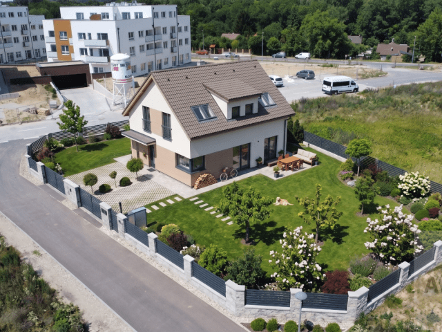 Pozemok na rodinný dom v Ivanke pri Dunaji – 538 m², všetky IS
