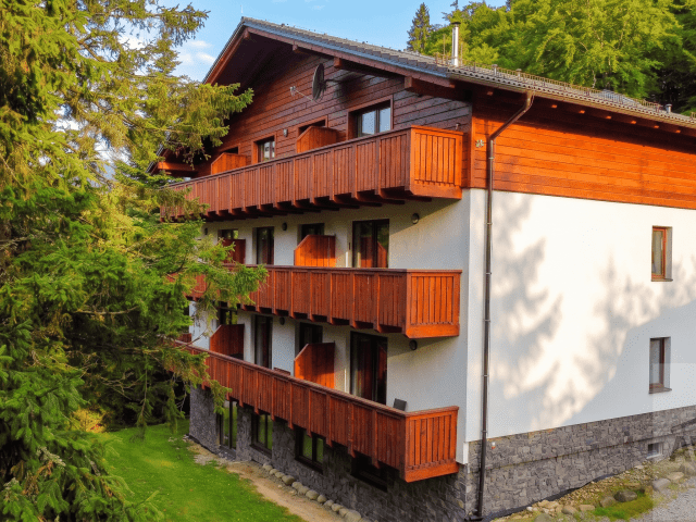 Priestranný apartmán s investičným potenciálom a vlastným parkovacím miestom v krásnom prostredí - Chopok Juh