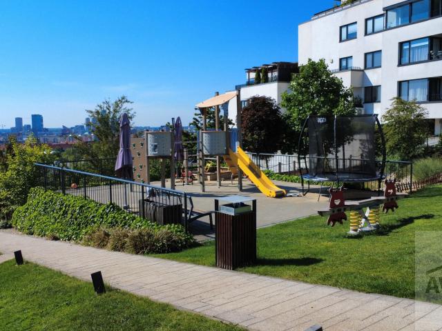 Jedinečný byt s tromi terasami a panoramatickým výhľadom na mesto na Kolibe