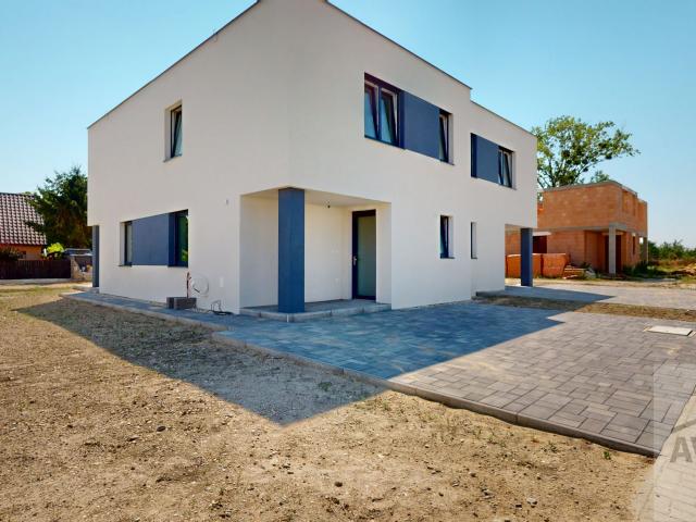 SKOLAUDOVANÉ - Slnečný 4 izbový rodinný dom vo vyhľadávanej lokalite, všetky IS, Zálesie