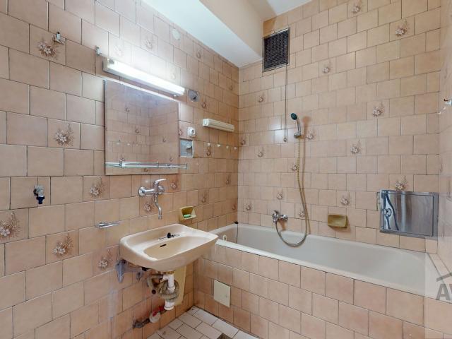 AVE estate | Neobyčajný štvorizbový byt s vysokými stropmi