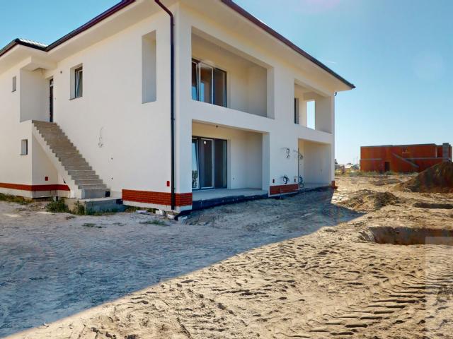Perfektné 3 izbové byt s vlastným pozemkom, parkovaním, terasou a oplotením v cene