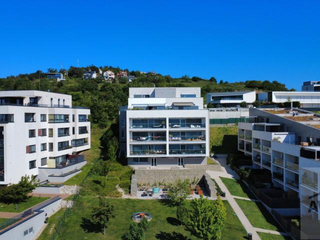 Jedinečný byt s tromi terasami a panoramatickým výhľadom na mesto na Kolibe