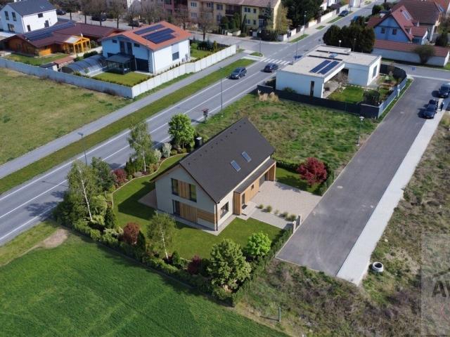 Stavebný pozemok 522 m² v Čunove – Zichyho tabla, všetky IS a aktuálna ÚPI