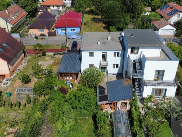 Priestranný 5 izbový rodinný dom so záhradou, garážou v tichej lokalite