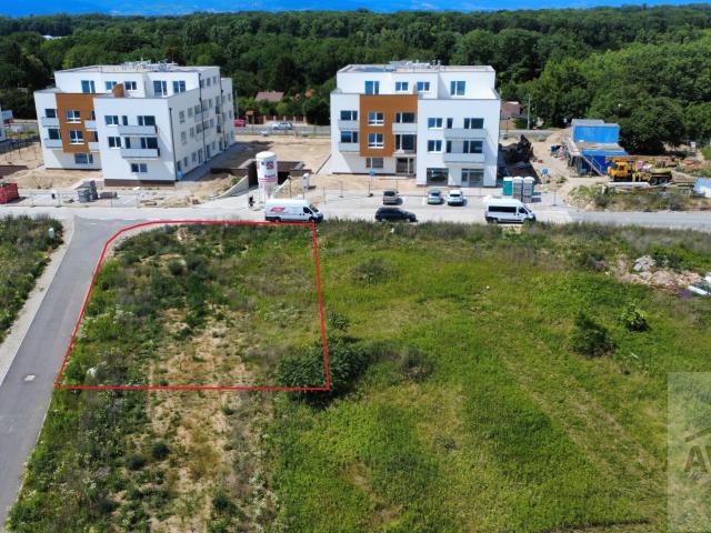 Pozemok na rodinný dom v Ivanke pri Dunaji – 538 m², všetky IS