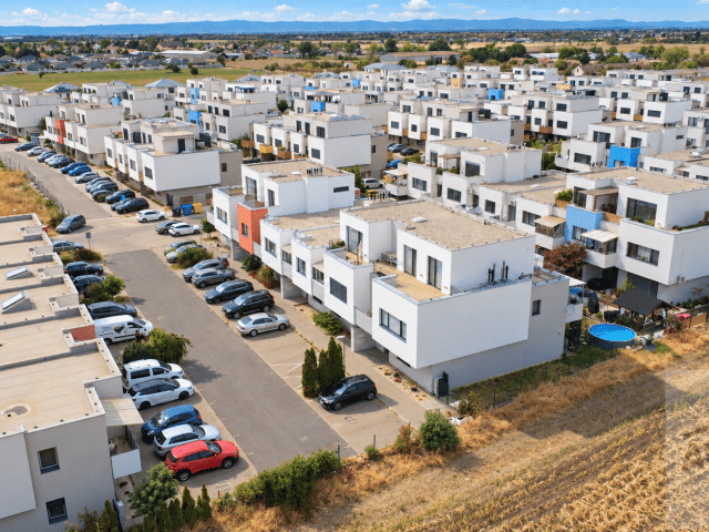AVE estate | Zariadený byt so záhradou, vlastným kotlom a parkovaním | Hviezdoslavov